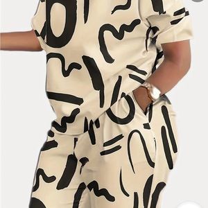 Shein Women's abstract print 2 piece short set size 10. NWT